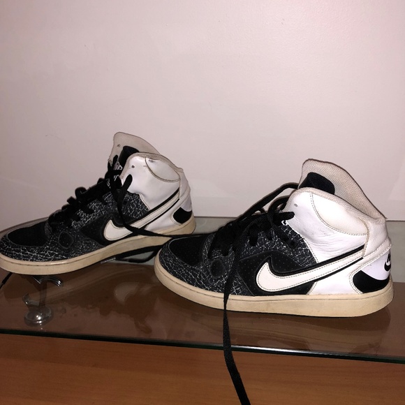 black and white nike low tops